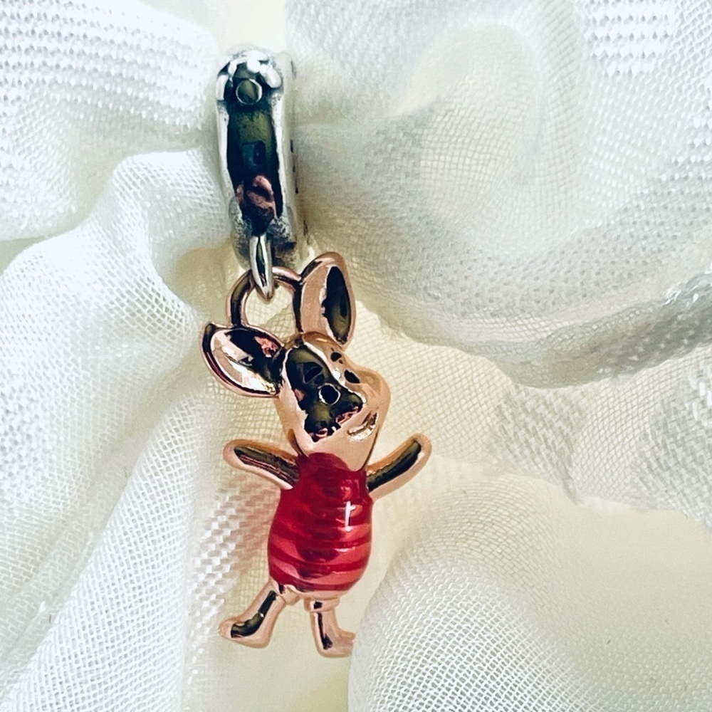 🐷 NWOT Piglet Charm – Winnie the Pooh ✨